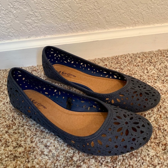 Women’s size 6 self esteem flats - Picture 2 of 3